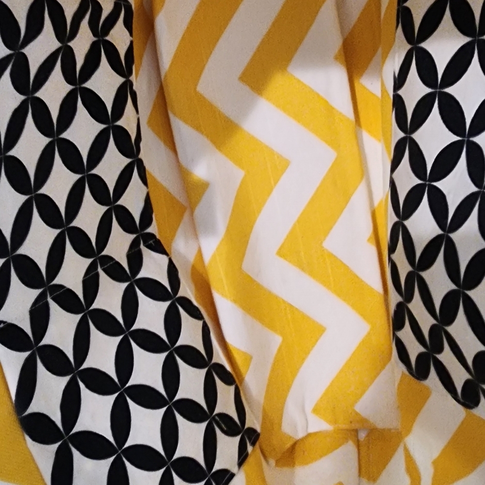 Chic Black and White Striped Tote with Yellow Highlights - Picture 3 of 6